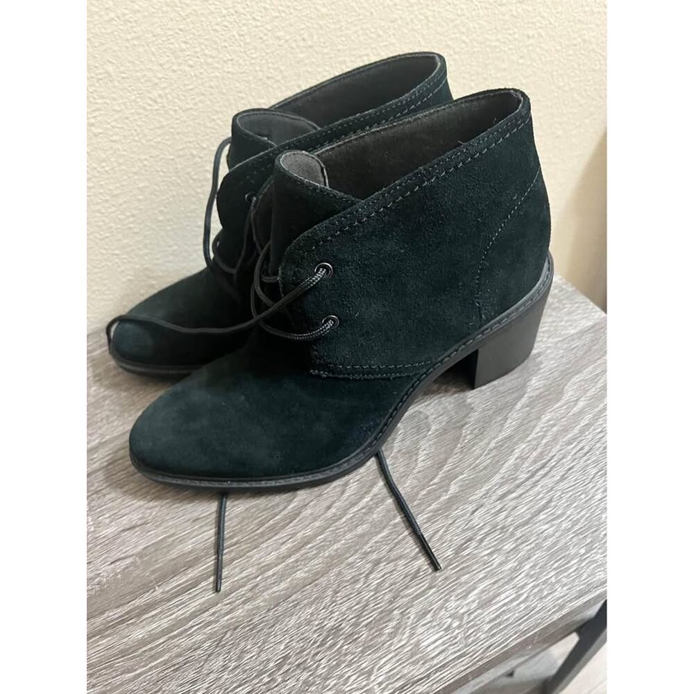 New Clarks Boots Womans size 10